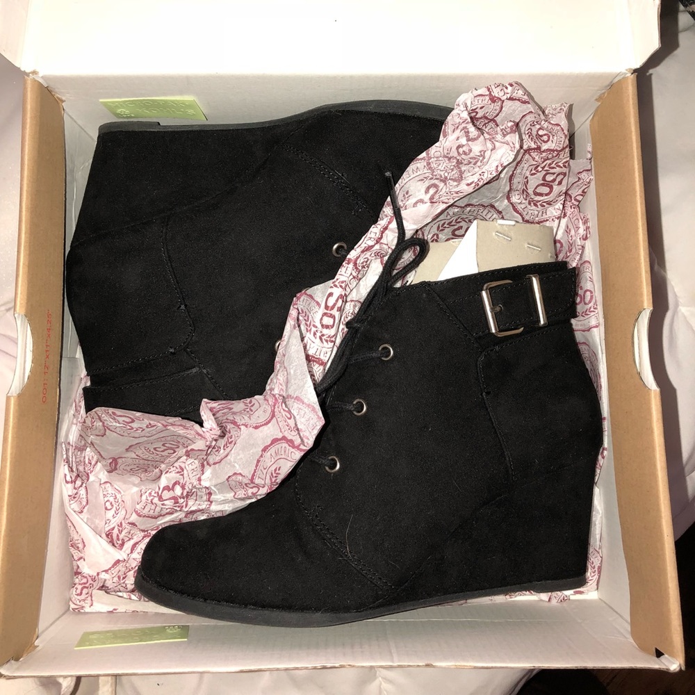 Black wedged booties